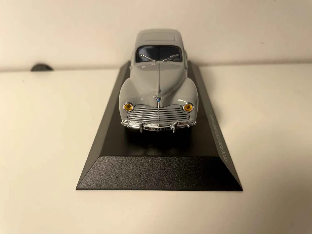 Peugeot 203 grigia del 1954 (blister)