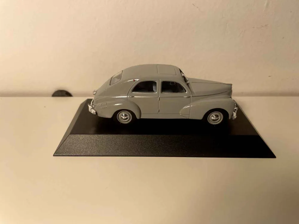 Peugeot 203 grigia del 1954 (blister)