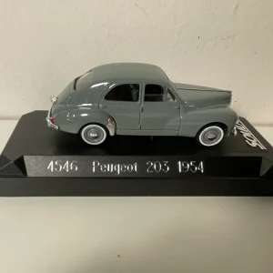 Peugeot 203 grigia del 1954 (Solido 4546)