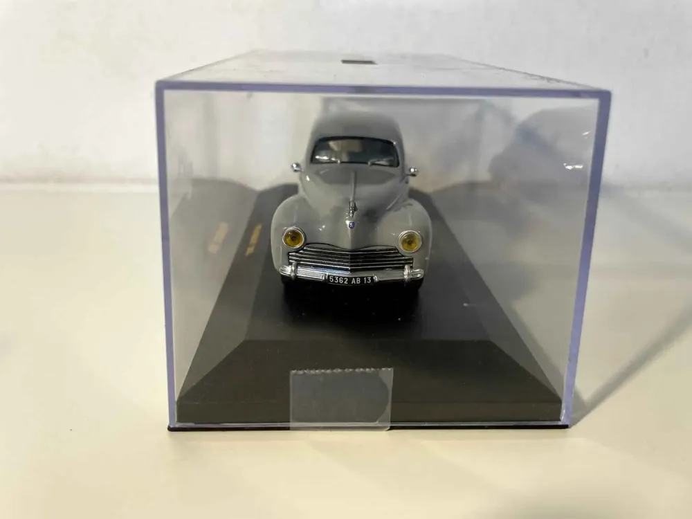 Peugeot 203 grigia (IXO)