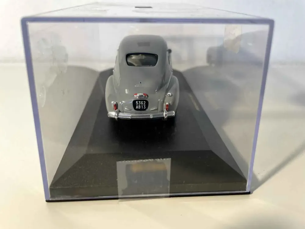 Peugeot 203 grigia (IXO)