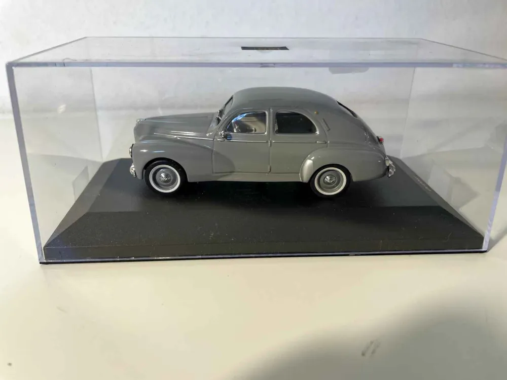Peugeot 203 grigia (IXO)