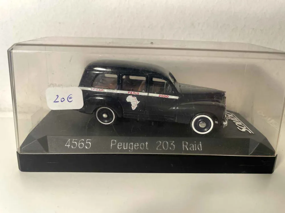 Peugeot 203 Raid blu scuro (riferimento Solido 4565)