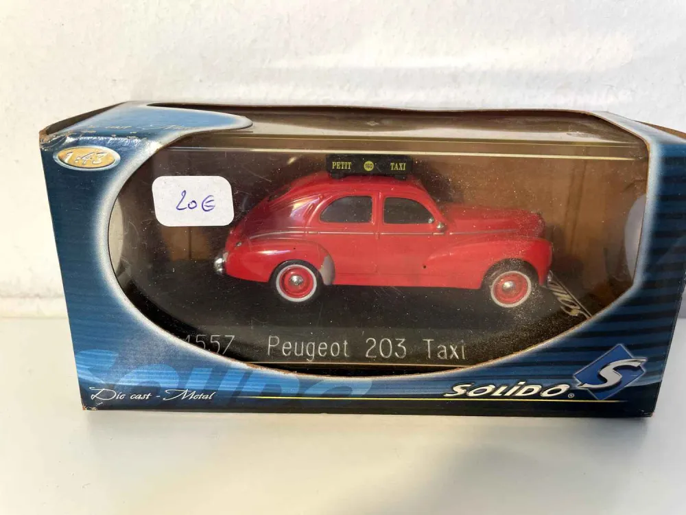 Peugeot 203 rossa TAXI (riferimento Solido 4557)