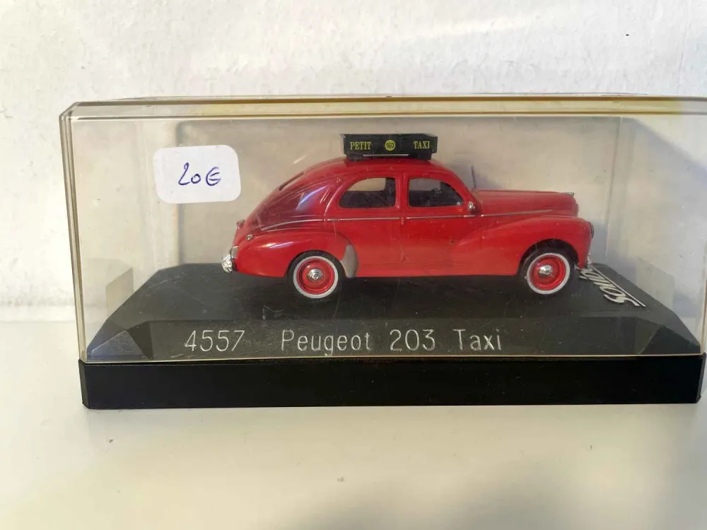 Peugeot 203 rossa TAXI (riferimento Solido 4557)