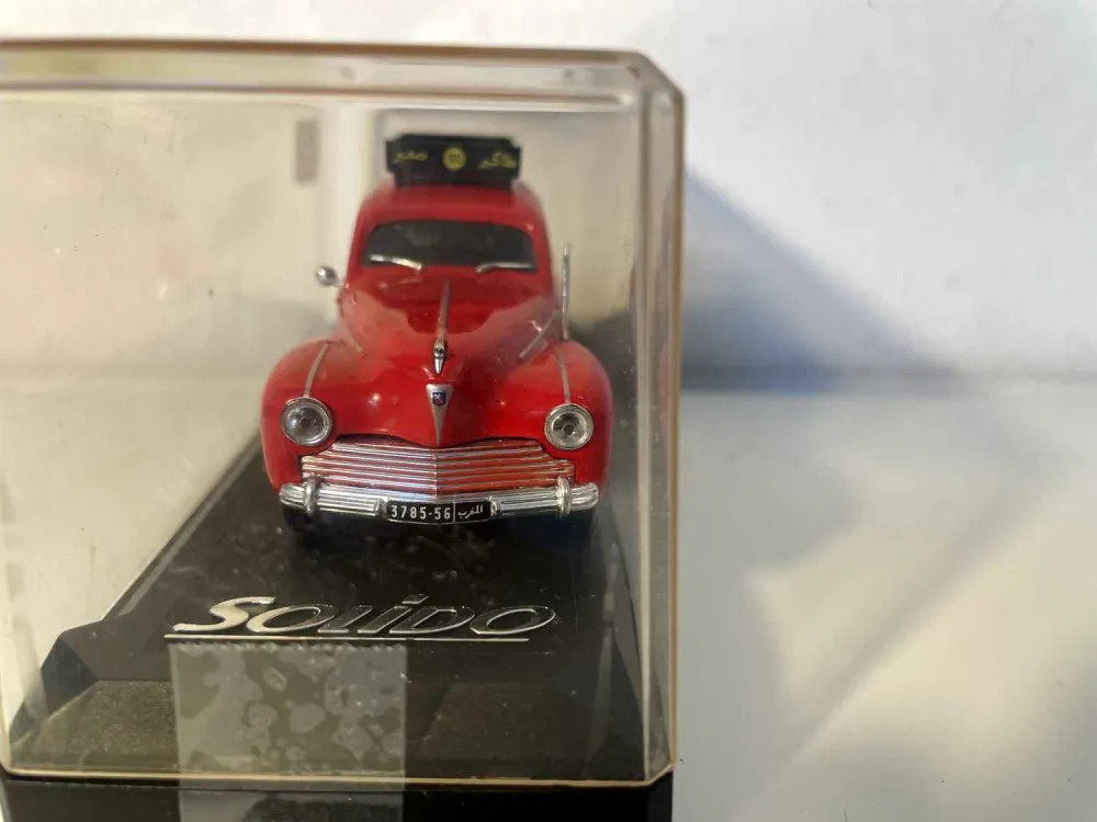 Peugeot 203 rossa TAXI (riferimento Solido 4557)