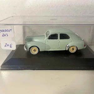 Peugeot 203 verde pallido?