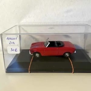 Peugeot 204 decappottabile rossa (scatola plexiglas)