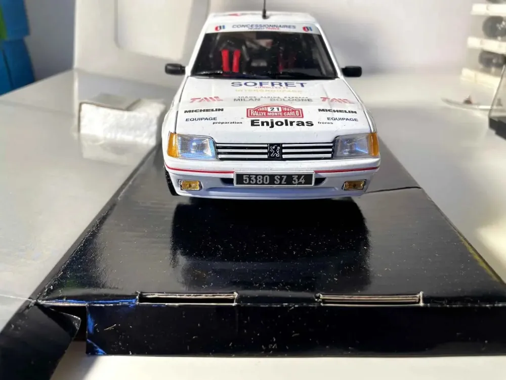Peugeot 205 GTI bianca numero 21 - Rally 1988 (riferimento Solido 9047) - scala 1/18