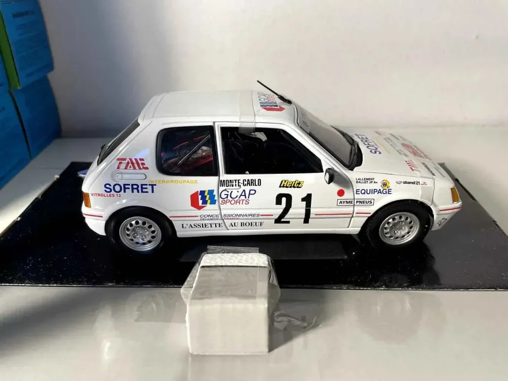 Peugeot 205 GTI bianca numero 21 - Rally 1988 (riferimento Solido 9047) - scala 1/18