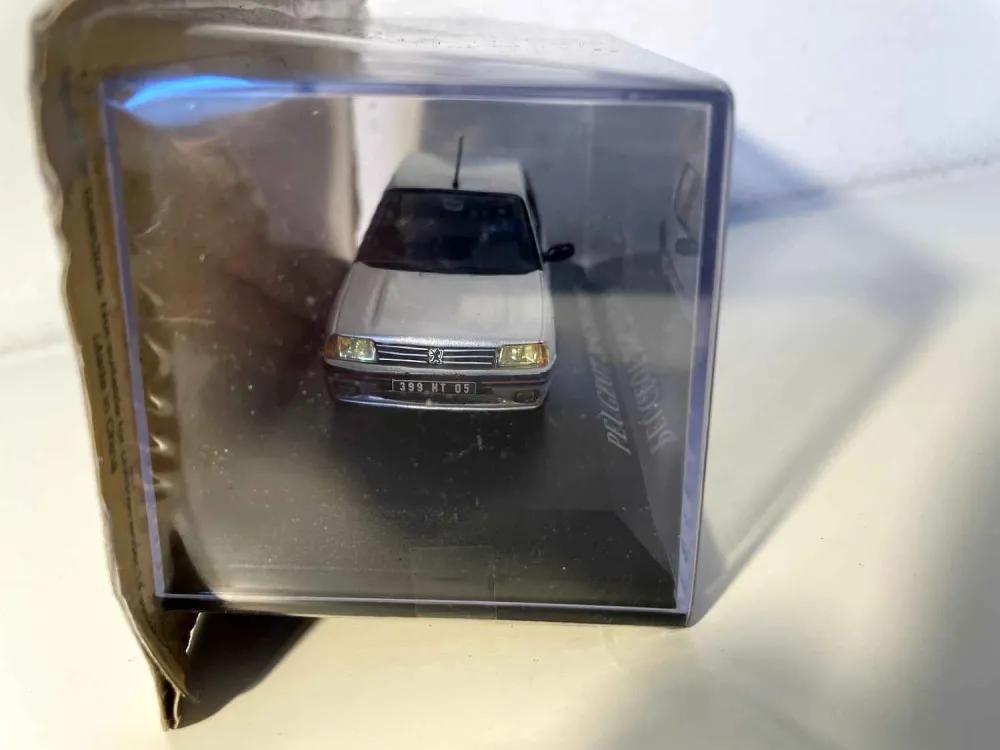 Peugeot 205 GTI grigia del 1985