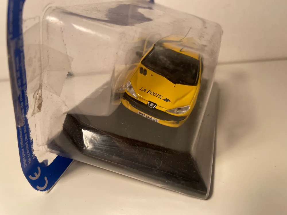 Peugeot 206 gialla del 1998 La Poste - PTT