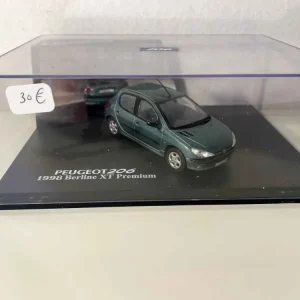 Peugeot 206 XT Premium berlina verde del 1998 (set di cassoni rettangolari) Norev
