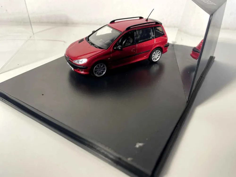 Peugeot 206sw rosso scuro/bordeaux (set di scatole rettangolari) Norev