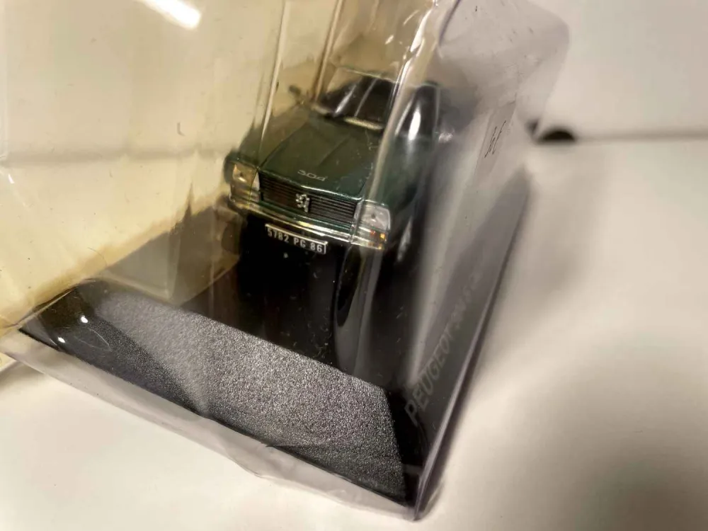 Peugeot 304 S decappottabile verde del 1974