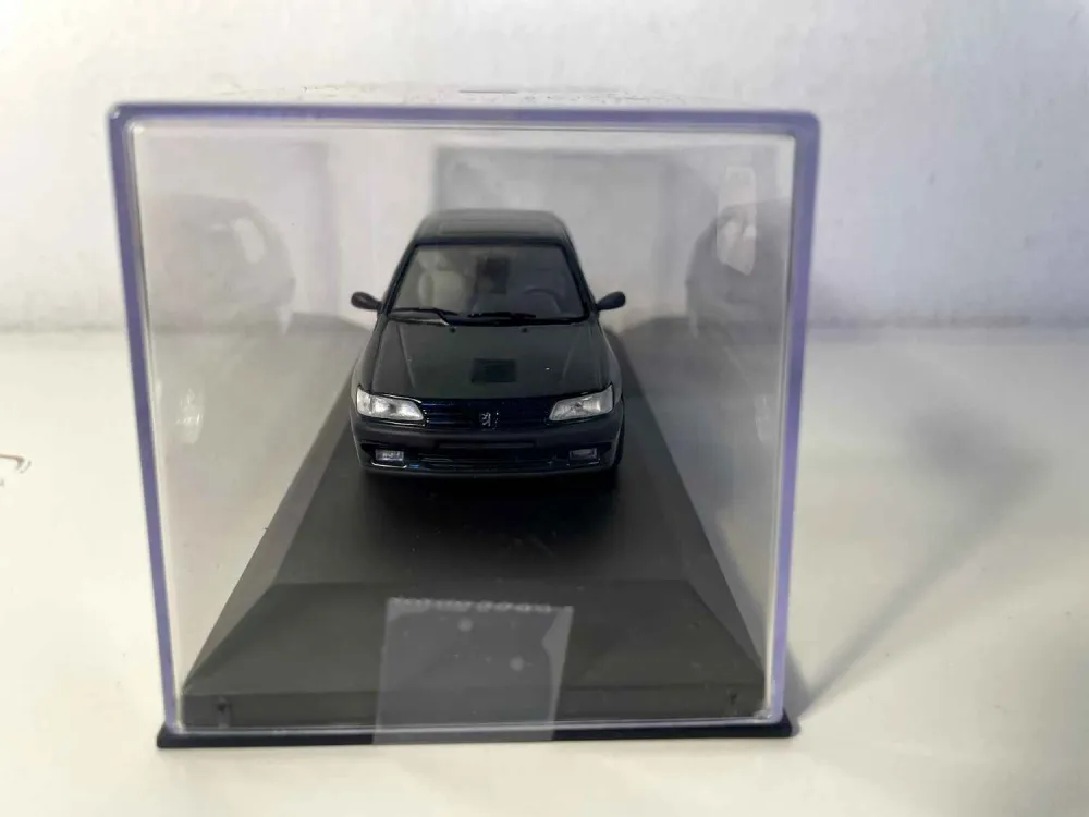 Peugeot 306 verde scuro (Minichamps)