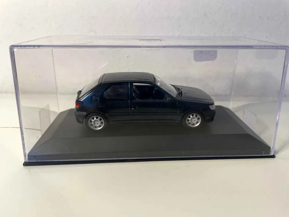 Peugeot 306 verde scuro (Minichamps)