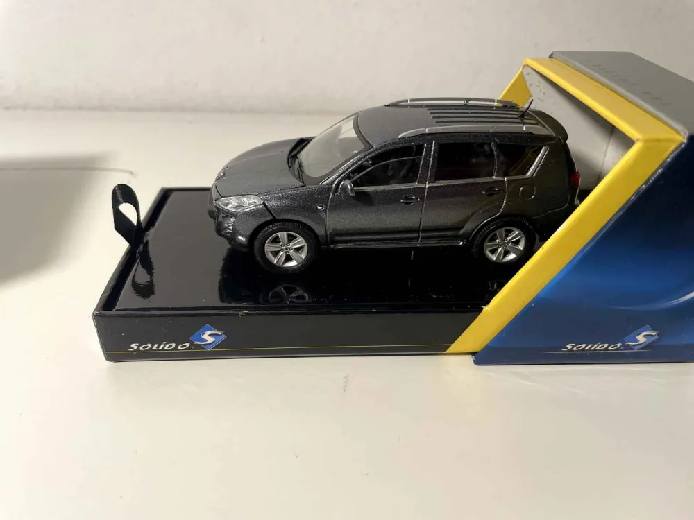 Peugeot 4007 grigio (riferimento Solido 151 388-00) Scatola di cartone