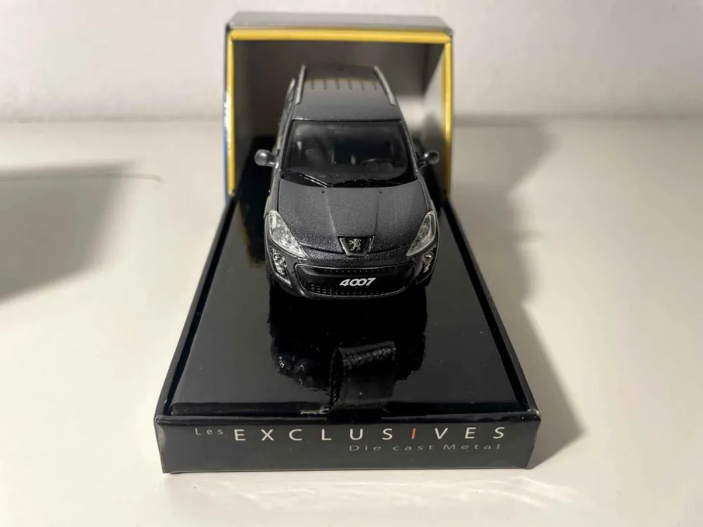 Peugeot 4007 grigio (riferimento Solido 151 388-00) Scatola di cartone