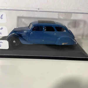 Peugeot 402 blu del 1936