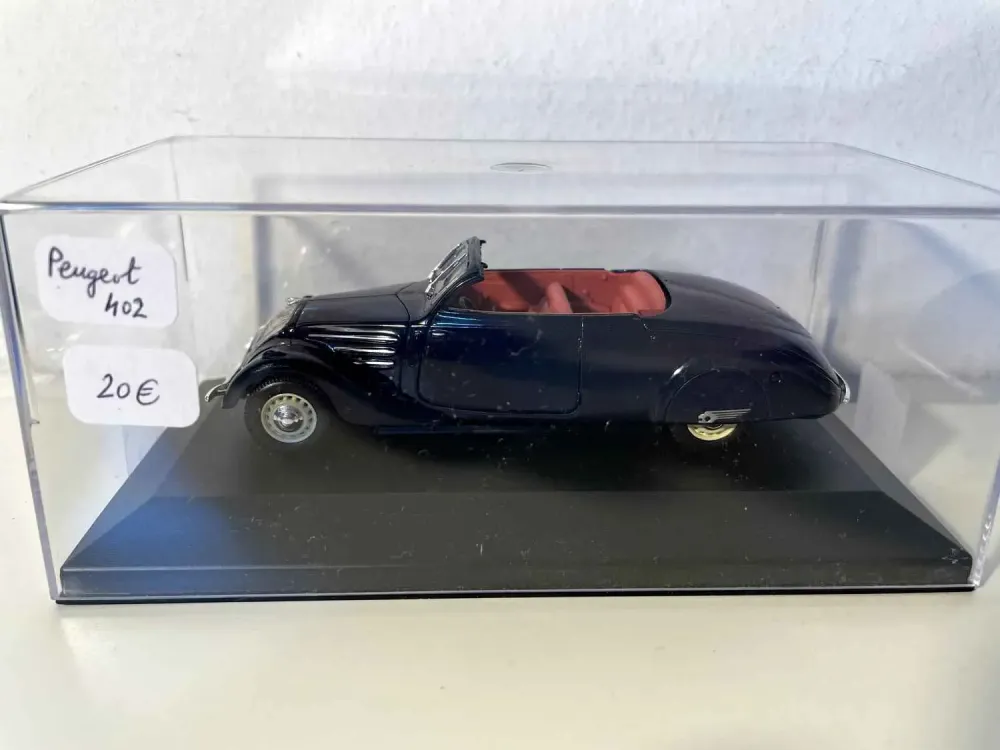 Peugeot 402 decappottabile blu scuro (scatola plexiglas)