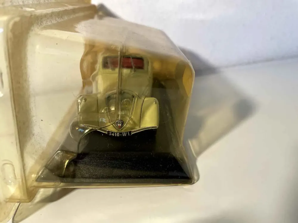 Peugeot 402 Eclipse del 1936 beige