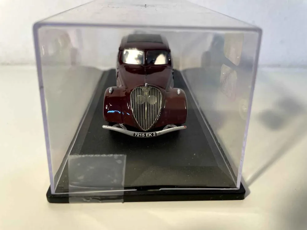Peugeot 402B bordeaux