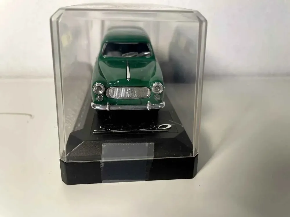 Peugeot 403 station wagon con pubblicità PERRIER (riferimento Solido 45104)
