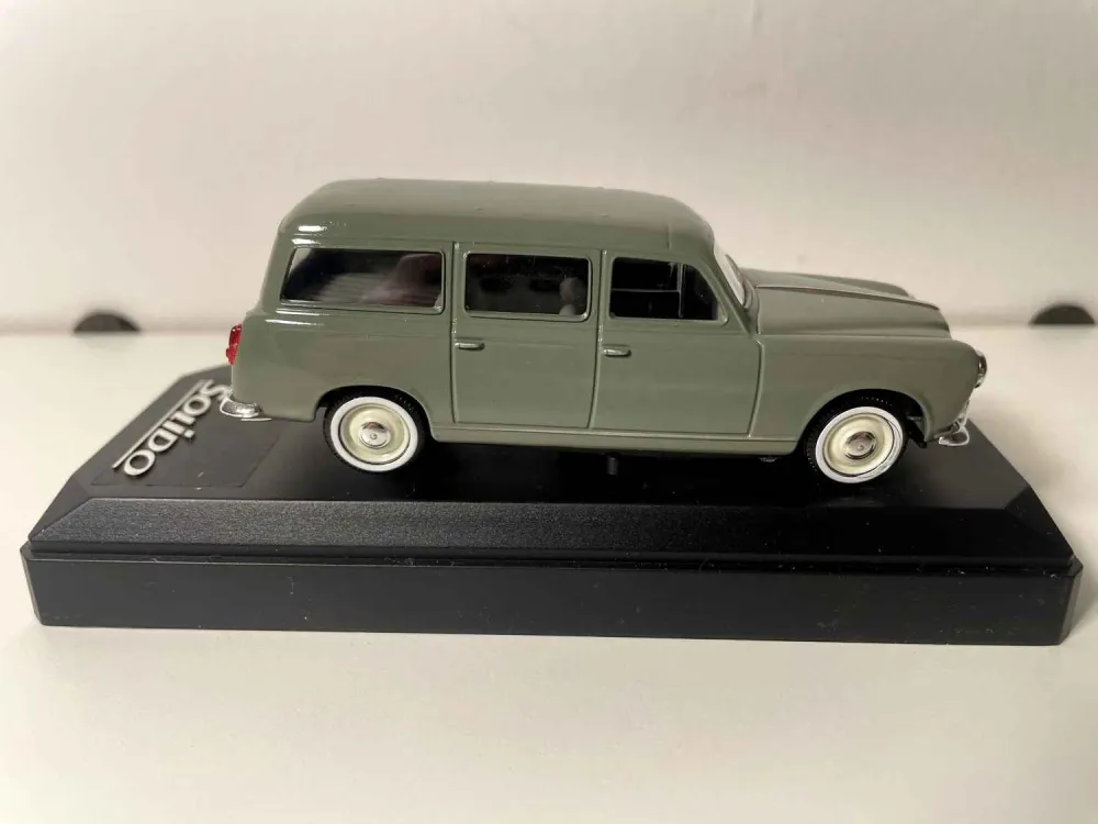Peugeot 403 station wagon verde scuro (riferimento Solido 4594)