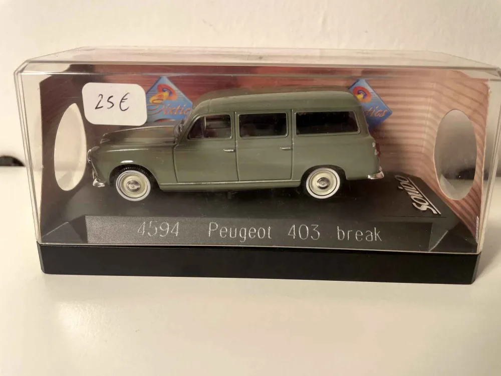 Peugeot 403 station wagon verde scuro (riferimento Solido 4594)