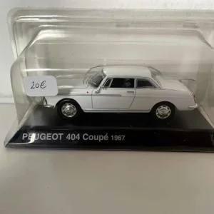 Peugeot 404 coupé bianca del 1967