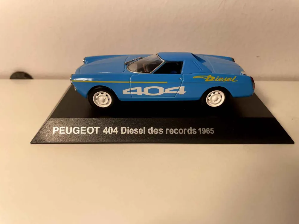 Peugeot 404 Diesel dai record del 1965 (auto blu)