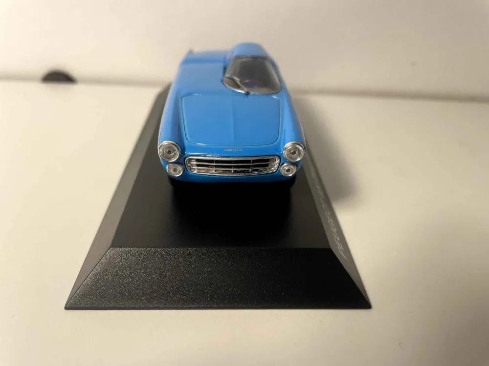 Peugeot 404 Diesel dai record del 1965 (auto blu)