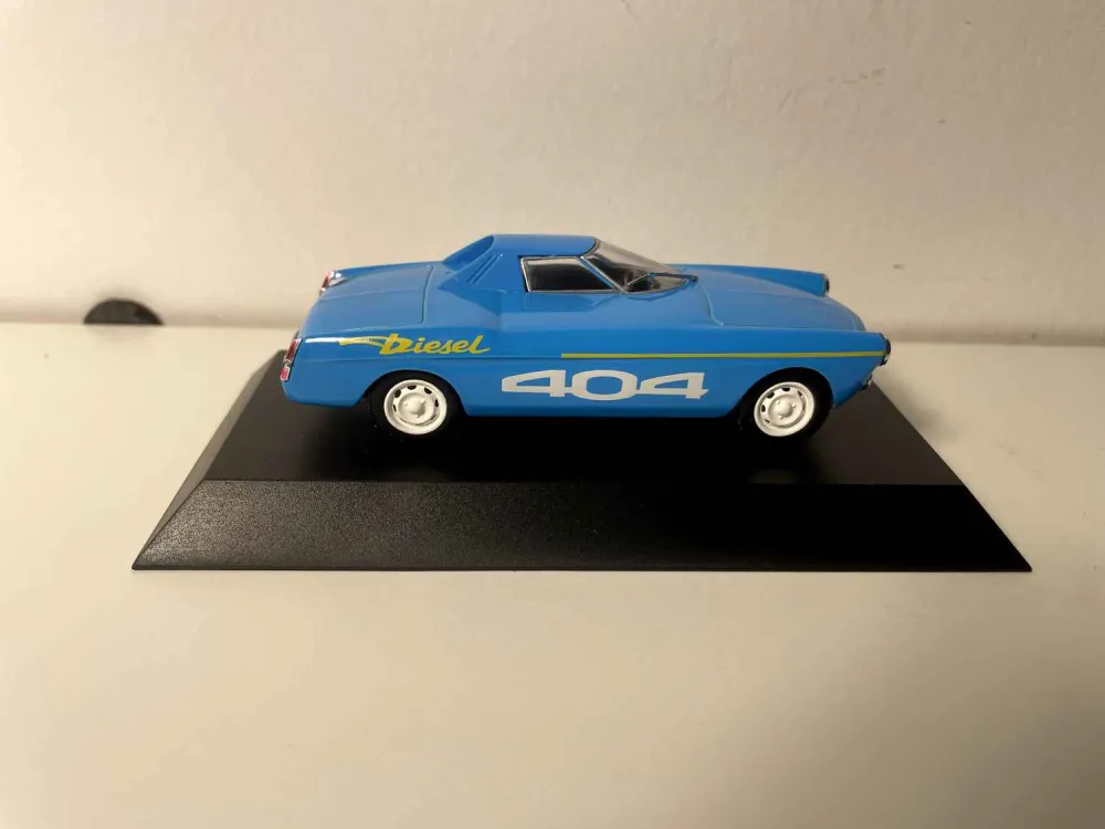 Peugeot 404 Diesel dai record del 1965 (auto blu)