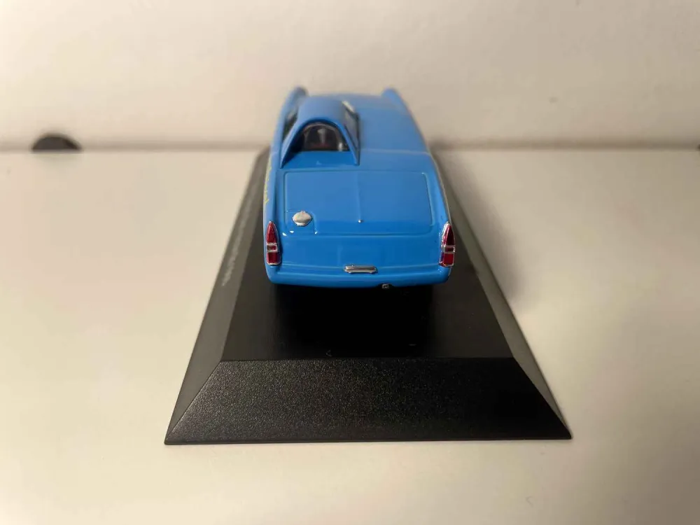 Peugeot 404 Diesel dai record del 1965 (auto blu)