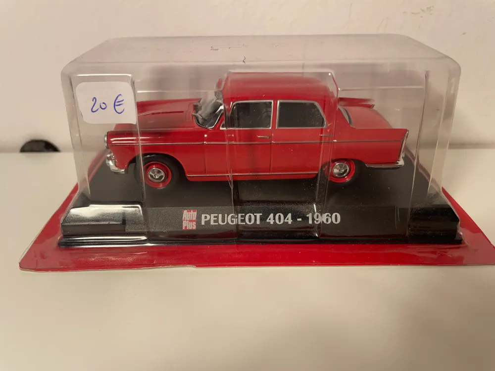 Peugeot 404 rossa del 1960 (blister) AUTO-PLUS
