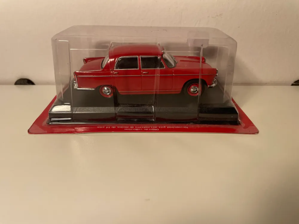 Peugeot 404 rossa del 1960 (blister) AUTO-PLUS