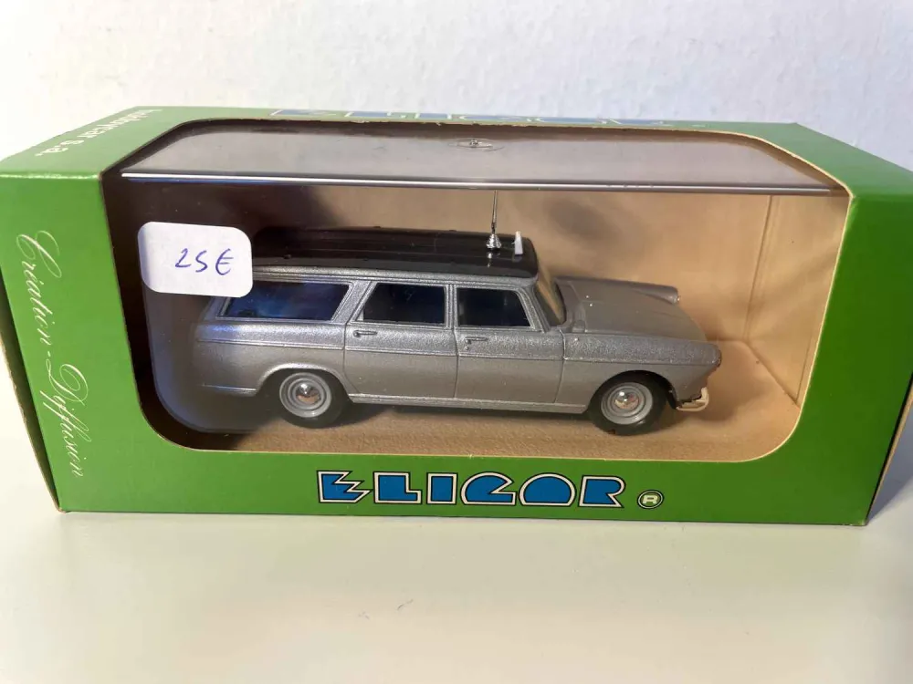 Peugeot 404 station wagon grigia del 1964 TAXI (Eligor)