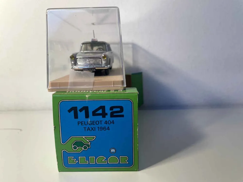 Peugeot 404 station wagon grigia del 1964 TAXI (Eligor)