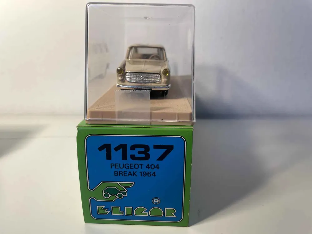 Peugeot 404 station wagon, marrone chiaro, del 1964 (Eligor)