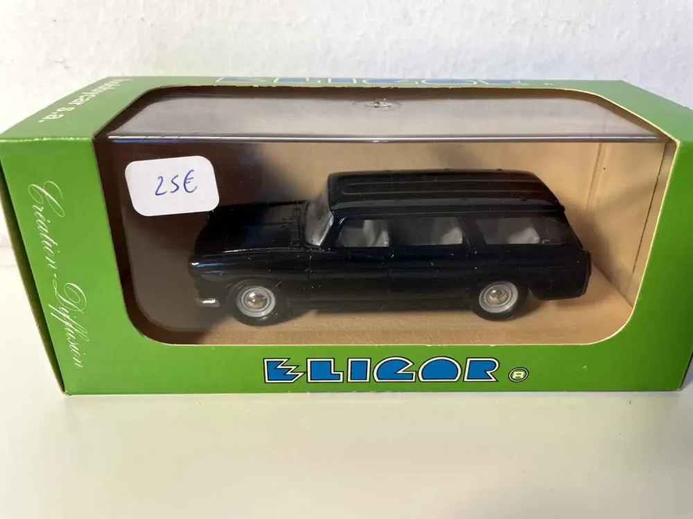 Peugeot 404 station wagon nera del 1964 (Eligor)