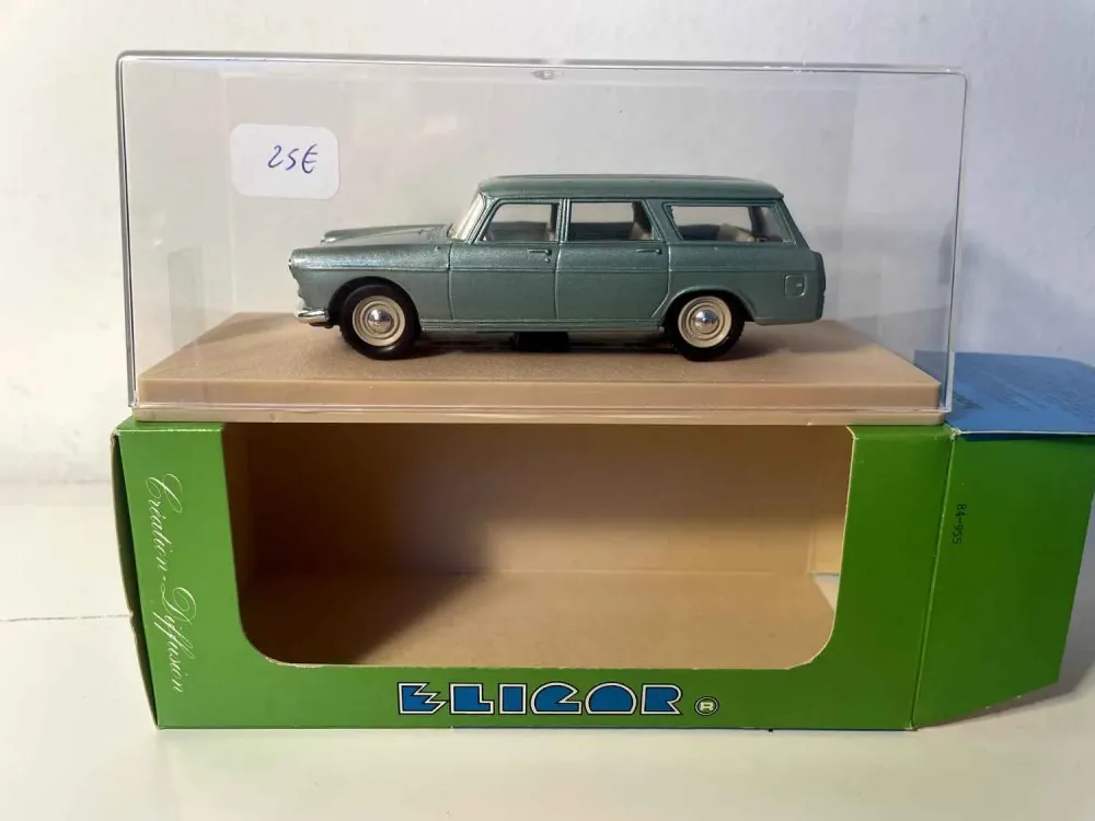 Peugeot 404 station wagon verde del 1964 (Eligor)