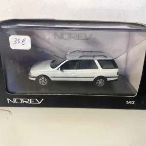 Peugeot 405 station wagon SRI bianco (Norev)