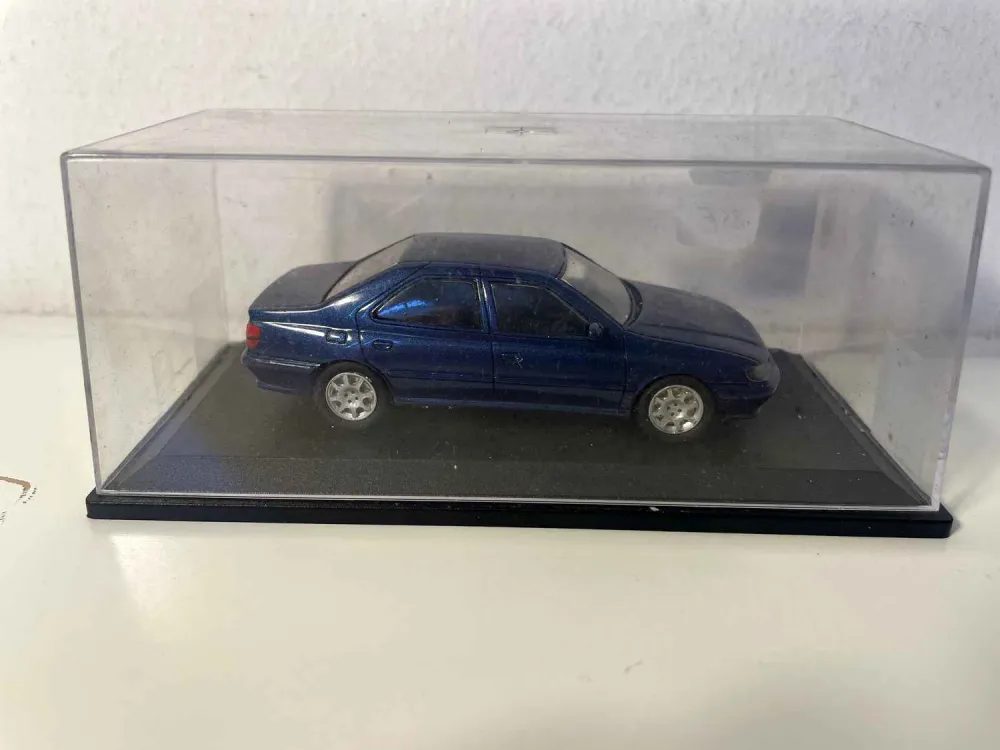 Peugeot 406 blu