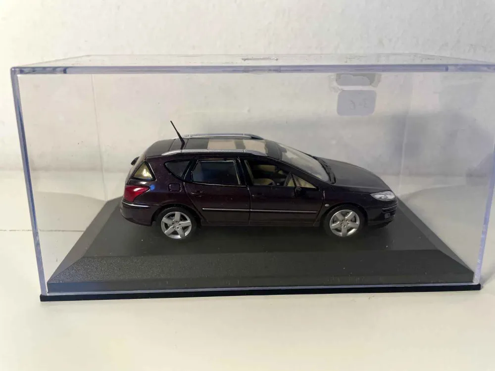 Peugeot 407 SW viola scuro? (Norev)
