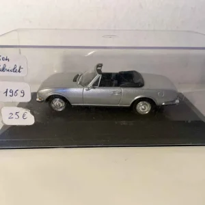 Peugeot 504 decappottabile grigia del 1969 (scatola plexiglas)