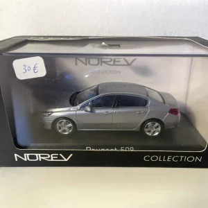 Peugeot 508 grigia del 2014 (Norev)