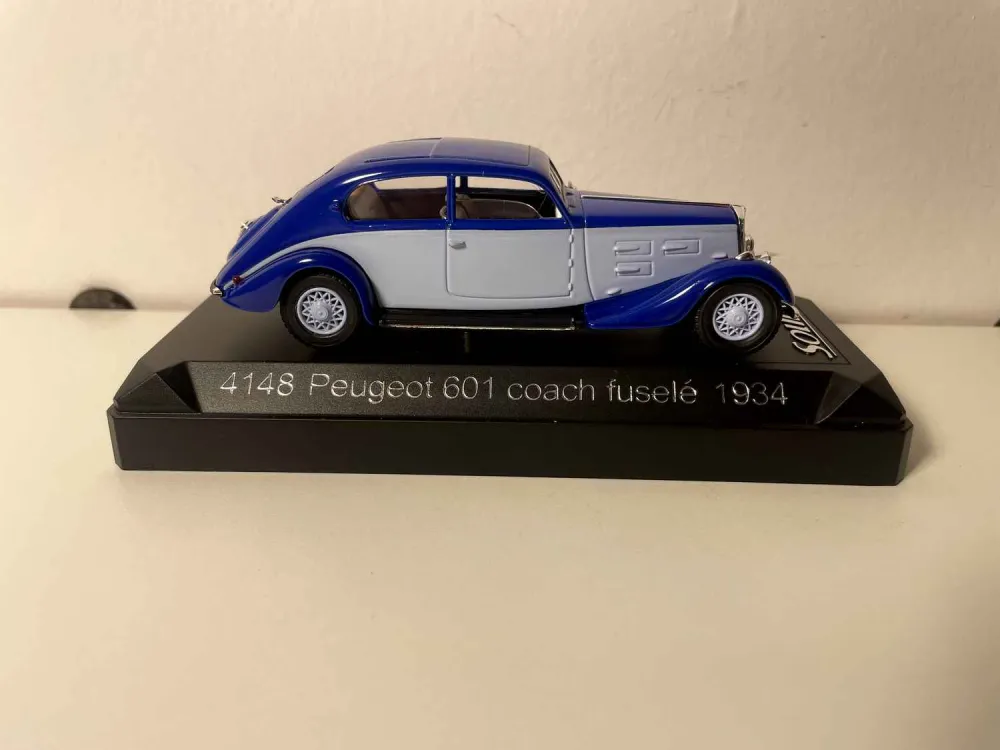 Peugeot 601 blu e blu aerodinamica del 1934 (riferimento Solido 4148)