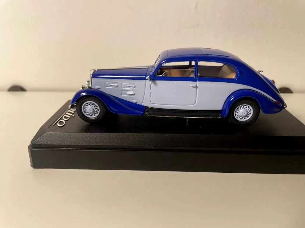 Peugeot 601 blu e blu aerodinamica del 1934 (riferimento Solido 4148)