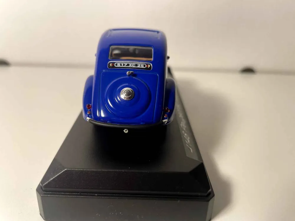 Peugeot 601 blu e blu aerodinamica del 1934 (riferimento Solido 4148)